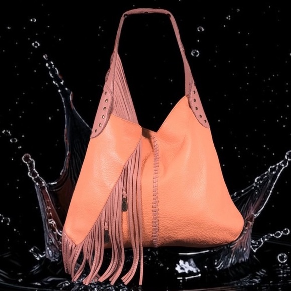 Camila Alves Handbags - 🎁 Camila Alves Muxo Shoulder Bag 😍